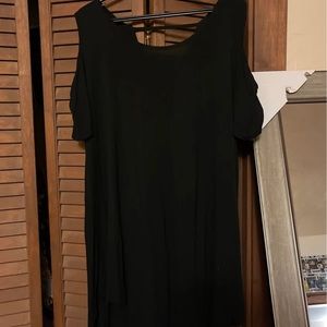 Black 2x cold shoulder top